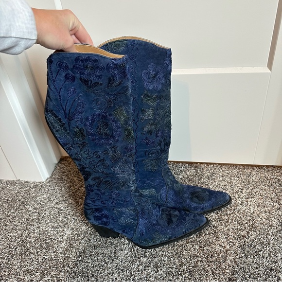 Artemis Design Co. Blue Block Heel Embroidered Suede Boots Size 39 - Picture 3 of 8